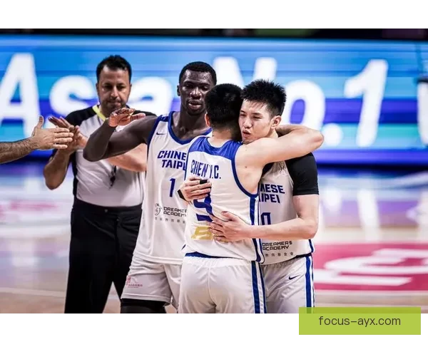 中国男篮力克劲敌晋级亚洲杯四强再创历史新篇章展现团队顽强拼搏精神 中国男篮力克劲敌晋级亚洲杯四强再创历史新篇章展现团队顽强拼搏精神