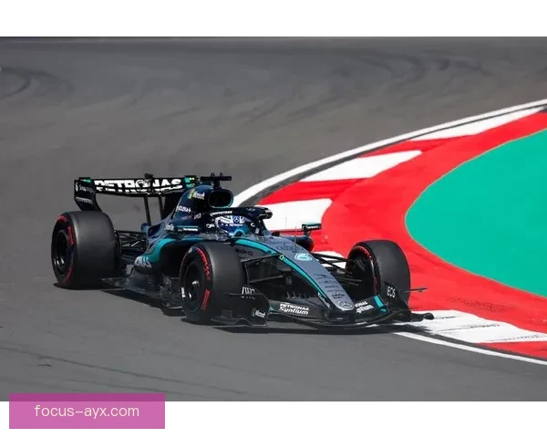 梅赛德斯车队在新赛季F1首场比赛中展现强劲竞争力