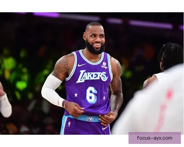 詹姆斯成为NBA历史得分王背后的传奇故事与未来展望 詹姆斯成为NBA历史得分王背后的传奇故事与未来展望